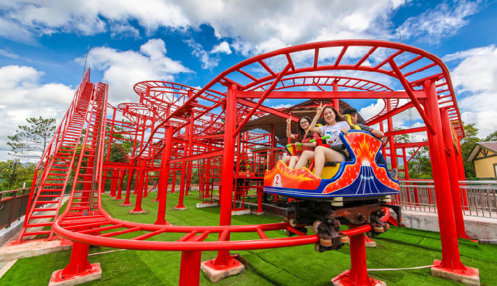 Spinning roller coaster ride for kids and adults